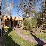 Cowboy On The Acequia, 2 Bedrooms, Fireplaces, Washer/Dryer, Sleeps 4