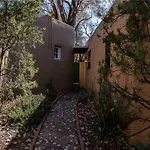 Cowboy On The Acequia, 2 Bedrooms, Fireplaces, Washer/Dryer, Sleeps 4