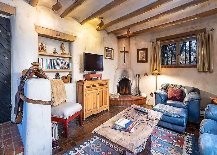 Cowboy On The Acequia, 2 Bedrooms, Fireplaces, Washer/Dryer, Sleeps 4