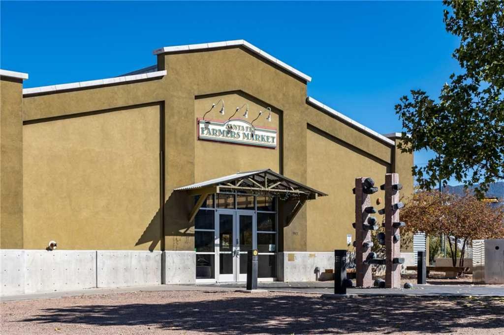 Cowboy On The Acequia, 2 Bedrooms, Fireplaces, Washer/dryer, Sleeps 4 *