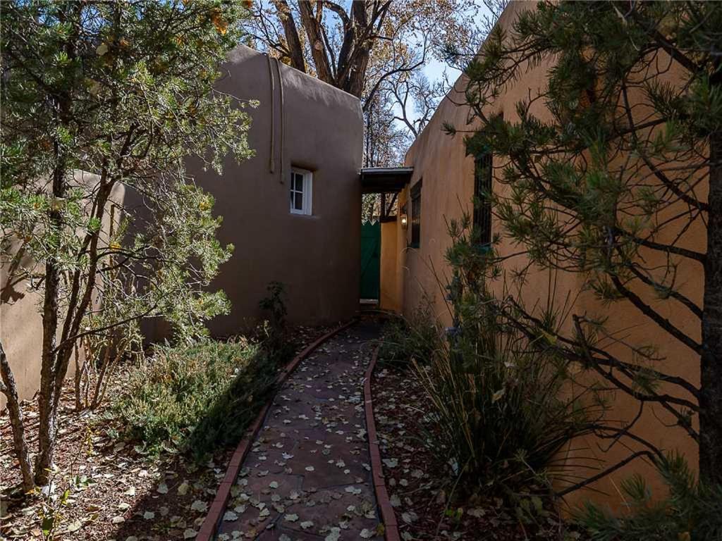 Cowboy On The Acequia, 2 Bedrooms, Fireplaces, Washer/dryer, Sleeps 4