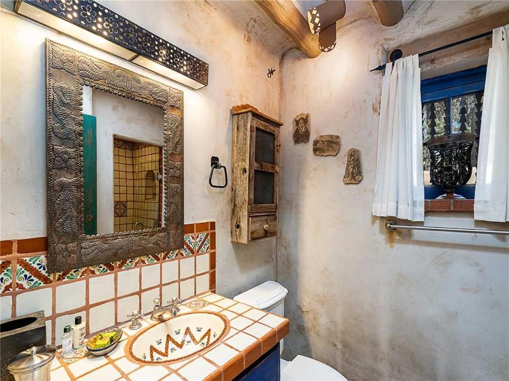 Cowboy On The Acequia, 2 Bedrooms, Fireplaces, Washer/dryer, Sleeps 4 *
